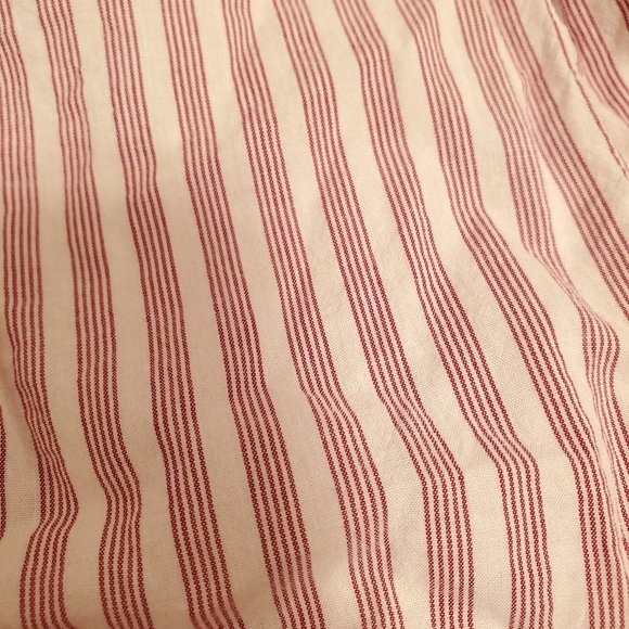 Abercrombie & Fitch striped blouse (burgundy and white). Cropped. Women size L. - Picture 7 of 7